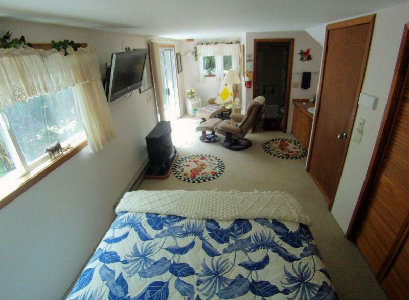 Country Goose Bed & Breakfast *
